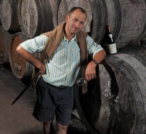 Farewell to the Master of Rayas: Emmanuel Reynaud, a Châteauneuf-du-Pape Legend Passes Away L'Adieu au Maître de Rayas : Emmanuel Reynaud, une Légende de Châteauneuf-du-Pape s'éteint Emmanuel Reynaud, eine Legende von Châteauneuf-du-Pape, ist von uns gegangen