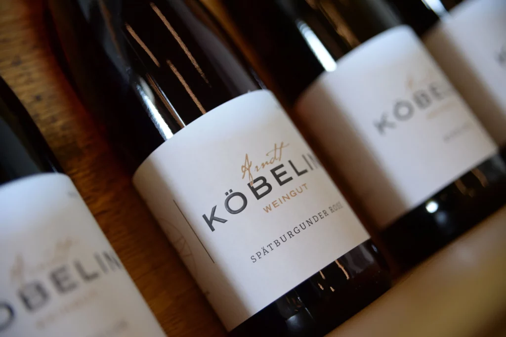 Le Grauer Burgunder 2022 du Domaine Köbelin Obtient 91/100 de Vinum, et un Nouveau Chapitre pour les Amateurs de Vin Suisses Weingut Köbelin Grauer Burgunder 2022 erhält 91/100 von Vinum und ein neues Kapitel für Schweizer Weinliebhaber
